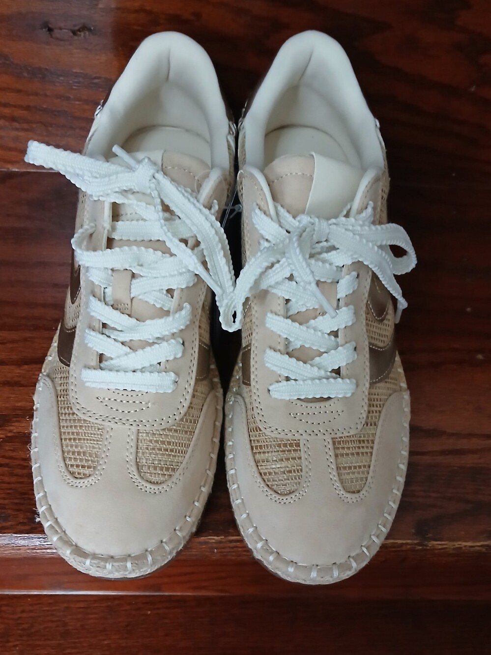 Universal Thread Tennis Shoe